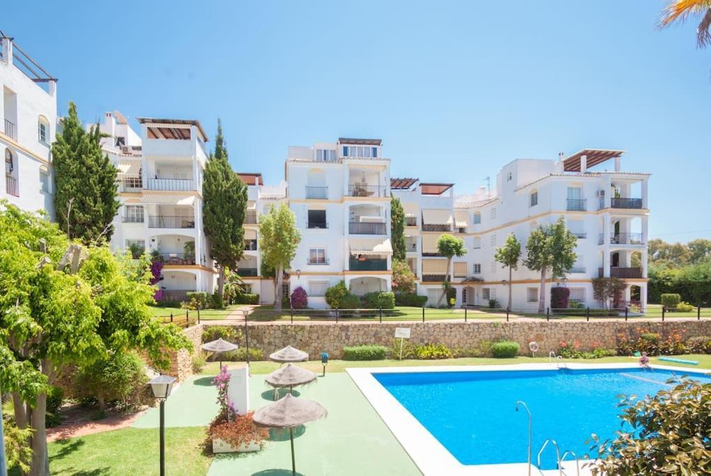 Apartamento Con Piscina Cerca Del Golf En Atalaya - Atalaya Del Golf 31 Estepona Luaran gambar