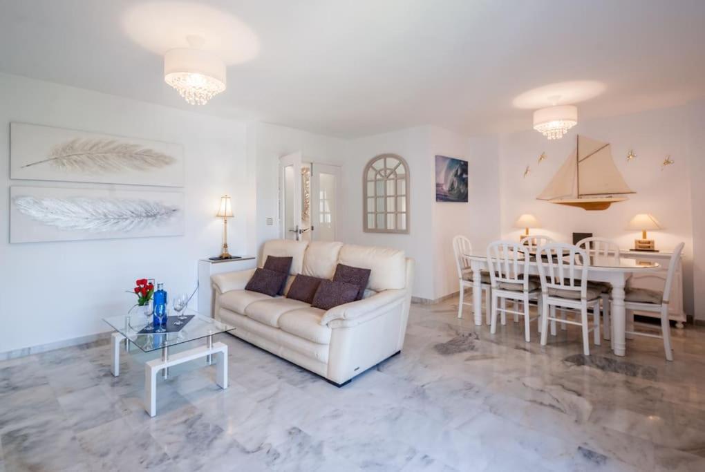 Apartamento Con Piscina Cerca Del Golf En Atalaya - Atalaya Del Golf 31 Estepona Luaran gambar